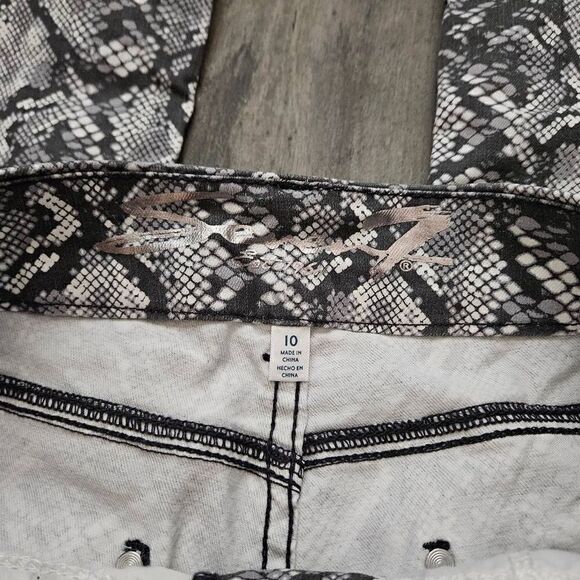 Seven7 Tummyless High Rise Skinny Snake Jeans - Picture 5 of 9